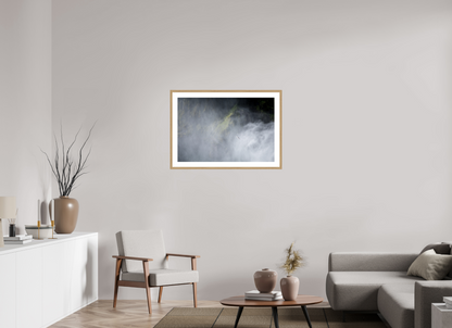 90 x 60 cm, Fotoprint met houten lijst - Eiken natuur Meeuw bij de Skodafoss - IJsland