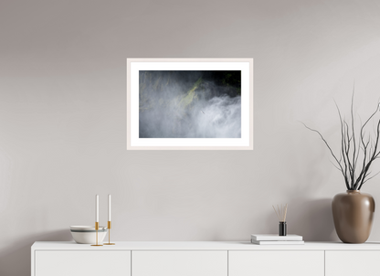 60 x 40 cm, Fotoprint met houten lijst - Esdoorn wit Meeuw bij de Skodafoss - IJsland