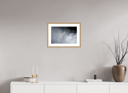 45 x 30 cm, Fotoprint met houten lijst - Eiken natuur Meeuw bij de Skodafoss - IJsland